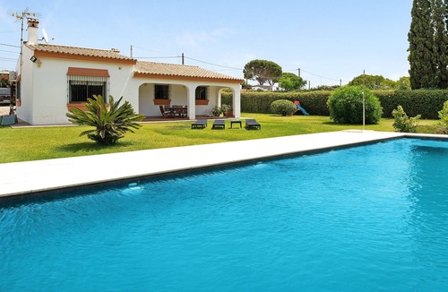 San Ambrosio House | Casa Los Alamos with Pool, Renovated Kitchen, Wi-Fi, and Terrace