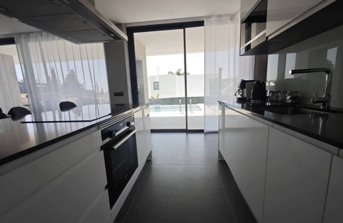 Estepona Villa | Casa M² Estepona and Marbella getaway-Sleeps 10