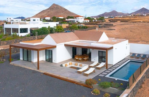 Tindaya Villa | Casa Magafral Tindaya with heated pool