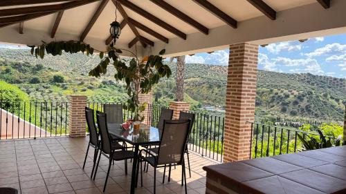 Villanueva de Algaidas Villa | Casa rural para familias con piscina y vistas al atardecer by Con Aire Rural