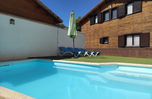Cobisa House | Casa Rural La Dehesa de Toledo with Pool, Garden, and Sleeps 12
