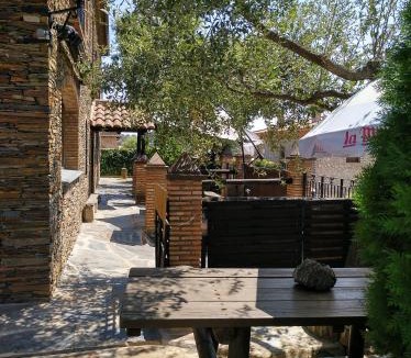 Torrejon El Rubio House | Casa Rural Peña Falcón en Monfragüe hasta 15 personas