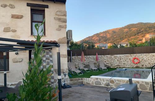 Casas del Monte House | CASA RURAL PUERTO - casa de piedra con piscina privada - Valle del Ambroz - Casas del Monte - IDEAL PARA DISFRUTAR EN FAMILIA O GRUPO DE AMIGOS