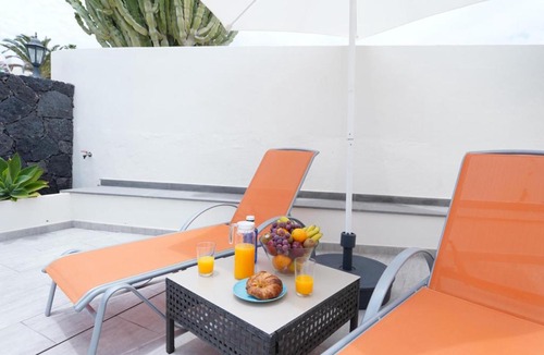 Costa Teguise Villa | casa sea front costa teguise