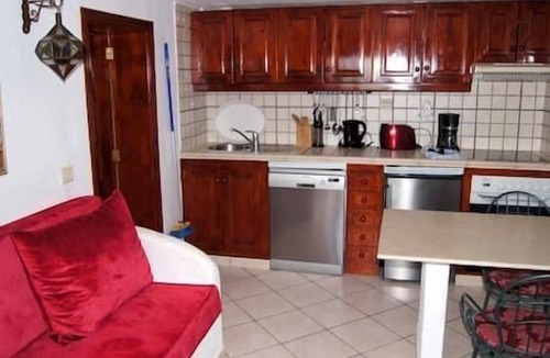 Macher Villa | Castillo Bailey - Sleep in a volcanic cave - Pet friendly