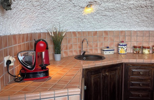 Macher Villa | Castillo Sophie - Sleep in a volcanic cave - Pet friendly