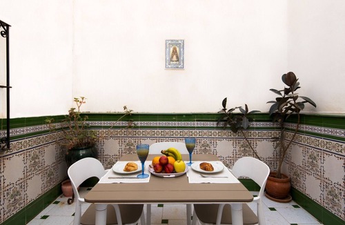 Lagunillas Apartment | Central Picasso Apartment Art location