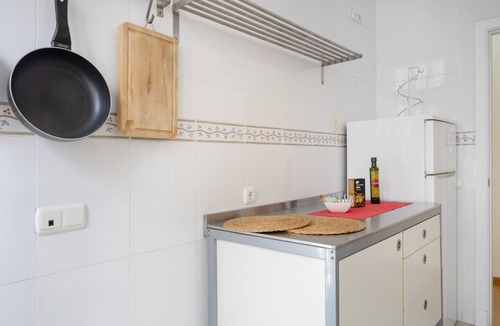 Jerez de la Frontera Old Town Apartment | Centrica Jerez Apartment with Shared Terrace, Wi-Fi, and Air Conditioning