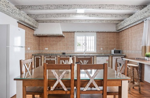 El Palmar House | Chalet Casa Playamar near the beach with garden, pool and Wi-Fi