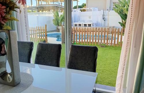 Punta Umbria House | Chalet con jardin privado y piscina para disfrutar con la familia y amigos