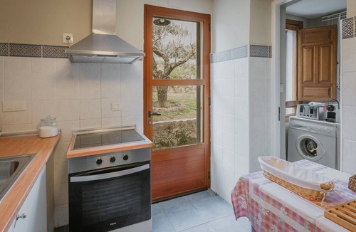 Santa Cruz del Valle Ski Chalet | Chalet 'Finca El Aguilojo' with Private Pool, Private Terrace and Wi-Fi