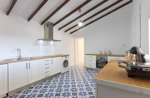 Molina de Segura Ski Chalet | Chalet 'Los Majales' with Private Pool, Wi-Fi, and Air Conditioning