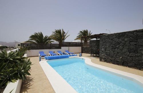 Los Mojones Villa | Charming Los Mojones Villa 3 Bedrooms Child Friendly Pool Villa Lise