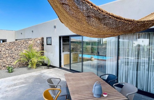 Lajares Villa | Coco's House Lajares - Luxury villa with private pool, 4 rooms & ensuite bathroom