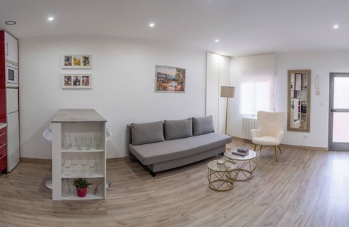 Barajas Apartment | Comfortable apartment near Airport by beBalmy
