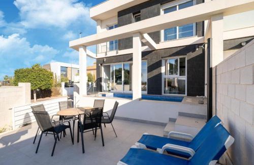 Puerto Marino Villa | Comfortable home with a private pool