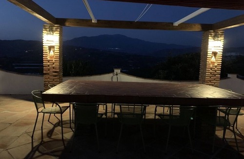 Benamocarra Apartment | Comfortable studio in a country house with pool close to the sea
