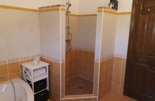 Rafal House | Comfortable Twin bed room located in the countryside with outdoor pool