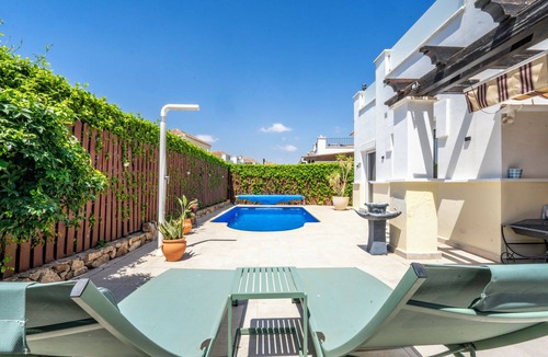 Roldan Villa | Contemporary, cosy villa with Sun-Soaked Terraces & Private Pool on Golf Resort