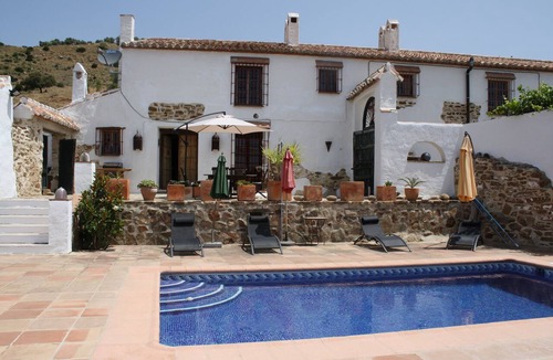 Antequera House | Cortijo la Solana, alpaca farm with pool, in stunning rural location.