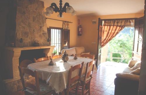 Almedinilla Ski Chalet | CORTIJO COLOMO