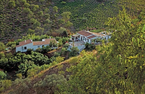 El Borge House | Cortijo Lagar de Luisa. "SAFE". Beautiful, quiet & green. A/C. Pool.Beach22 Km.