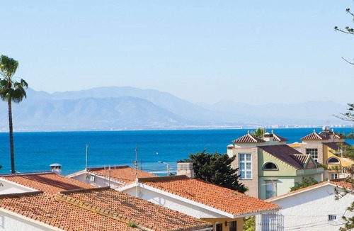 Torre de Benagalbon Apartment | Cosy apartment for 5 guests with WIFI, A/C, TV and terrace