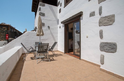 La Asomada Apartment | Cosy Apartment "4" with Terrace, Community Pool & Wi-Fi