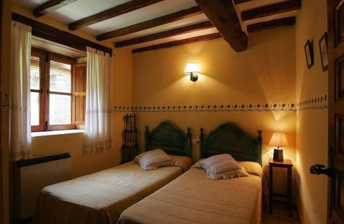 Robledillo de Gata Apartment | Cosy Apartment in Robledillo de Gata - 45 sqm - Fireplace