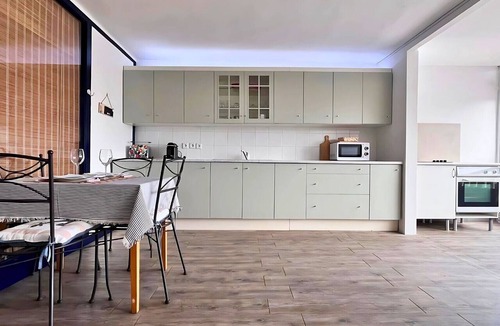 San Juan de Alicante Apartment | Cosy flat, 500 m from the beach with swimming pools and tennis court