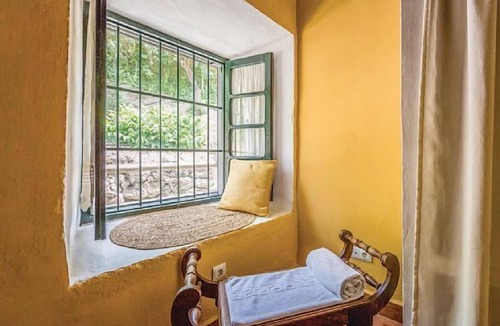 Cuevas del Becerro Cottage | Cottage 14 people, 7 bedrooms, 4 full bathrooms