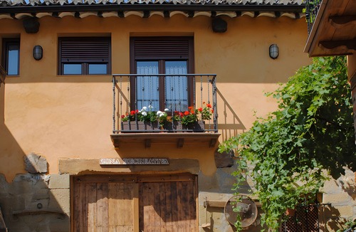 Cuzcurrita de Rio Tiron House | Country House 'La Viña 2' with Shared Terrace, Shared Garden and Wi-Fi