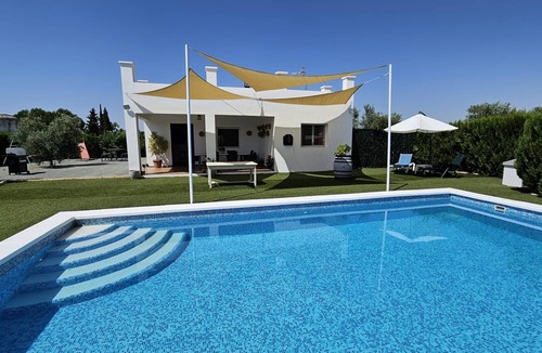 Marchena House | Country House 'Casa Rural The Hope' with Private Pool, Wi-Fi and Air Conditioning