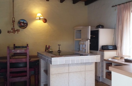 Valle de Santa Ines Cottage | Country house with shared pool, free WiFi ideal for hikers