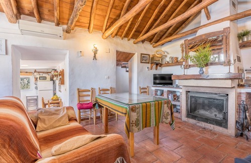 Conchar House | Country House 'Casa El Concejo' with Mountain Views, Wi-Fi, and Air Conditioning