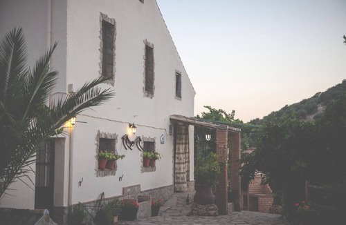Almedinilla Villa | Country House Cortijo Colomo with Mountain View, Pool, Garden & Wi-Fi