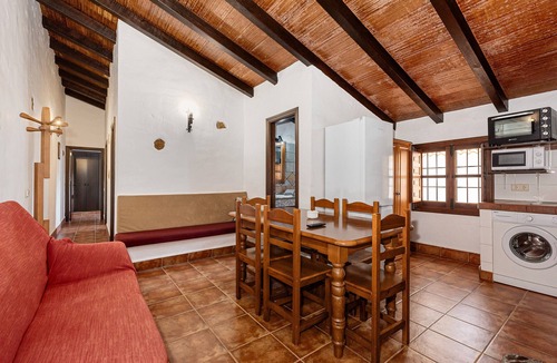 Almogia House | Country House 'El Granero' with Lake View, Shared Pool and Wi-Fi
