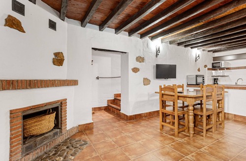 Almogia House | Country House 'El Pajar' with Lake View, Shared Pool and Wi-Fi