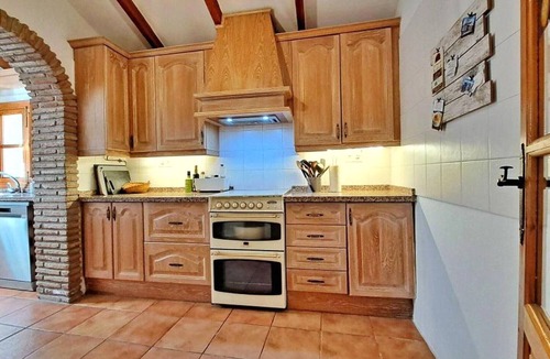 Alcaucin Villa | Country House 'La Perla Andaluza' with Mountain View, Wi-Fi, and Air Conditioning