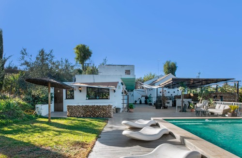 Villamartin House | Country House 'La Zua' with Private Pool, Wi-Fi and Air Conditioning