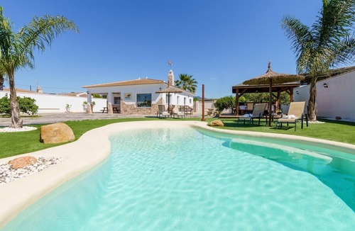 Cartama House | Country House Serrano – Private Villa with Heated Pool, Minigolf, Ping Pong, Basketball
