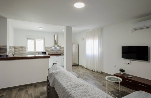 La Rinconada House | Country House 'Villa Los Robles' with Private Pool, Wi-Fi and Air Conditioning
