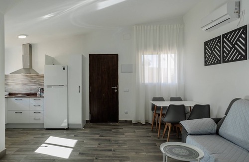 La Rinconada House | Country House 'Villa Con Piscina Cerca De Sevilla' with Private Pool, Wi-Fi and Air Conditioning