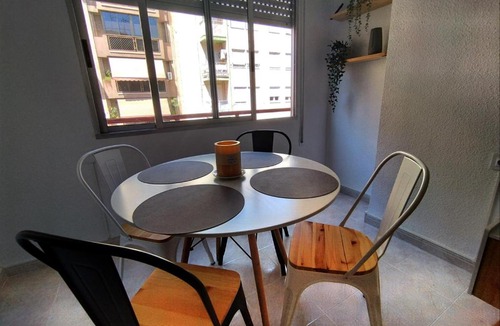 Campoamor Apartment | COZY&SUNNY FLAT NEAR DOWNTOWN! LOCAL NEIGHBORHOOD!