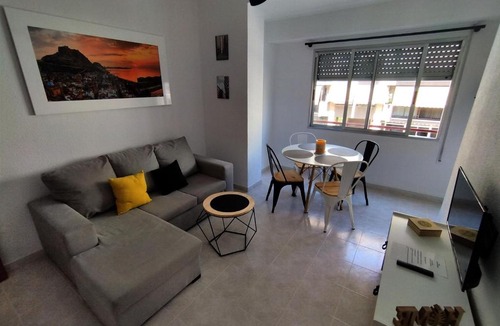 Campoamor Apartment | COZY&SUNNY FLAT NEAR DOWNTOWN! LOCAL NEIGHBORHOOD!