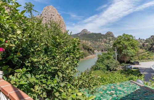 Ardales Cottage | Cubo's Casa Rural El descanso del Caminito del Rey/terrace/rural setting/free Wi-Fi