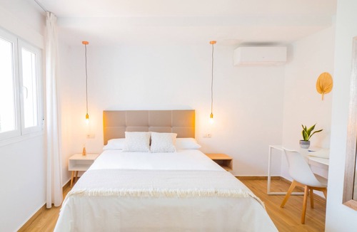 Torre de Benagalbon Bed & Breakfast | Cubo's Hostal William's Sunny 1 with Breakfast/free wifi/air conditioning