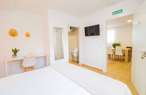 Torre de Benagalbon Bed & Breakfast | Cubo's Hostal William's Sunny 1 with Breakfast/free wifi/air conditioning