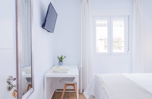 Torre de Benagalbon Bed & Breakfast | Cubo's Hostal William's Sunny 3 with Breakfast/free wifi/air conditioning