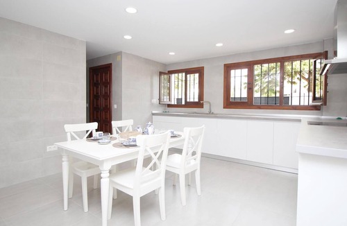 Velez-Malaga Villa | Del Parque Flats Villa Sauce